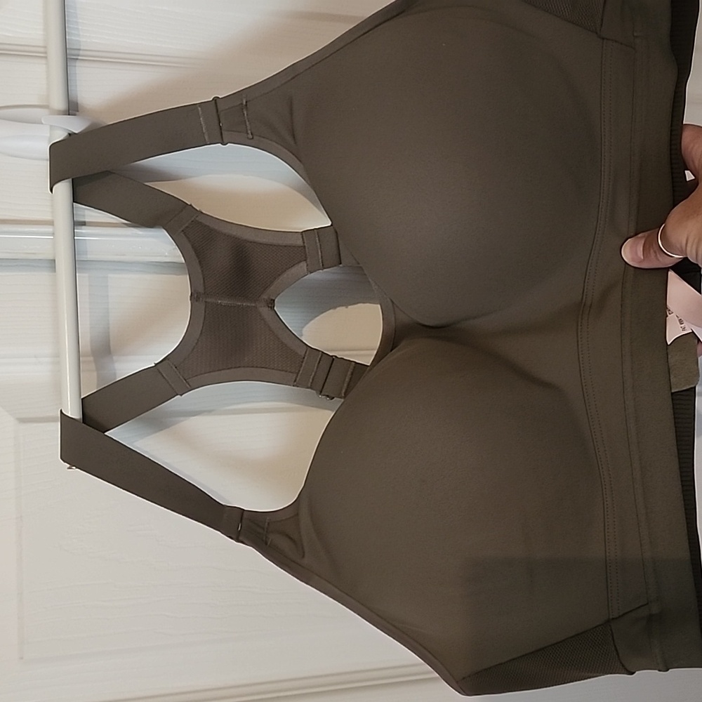Victoria Secret Incredible Sport Bra 38D --- Like New